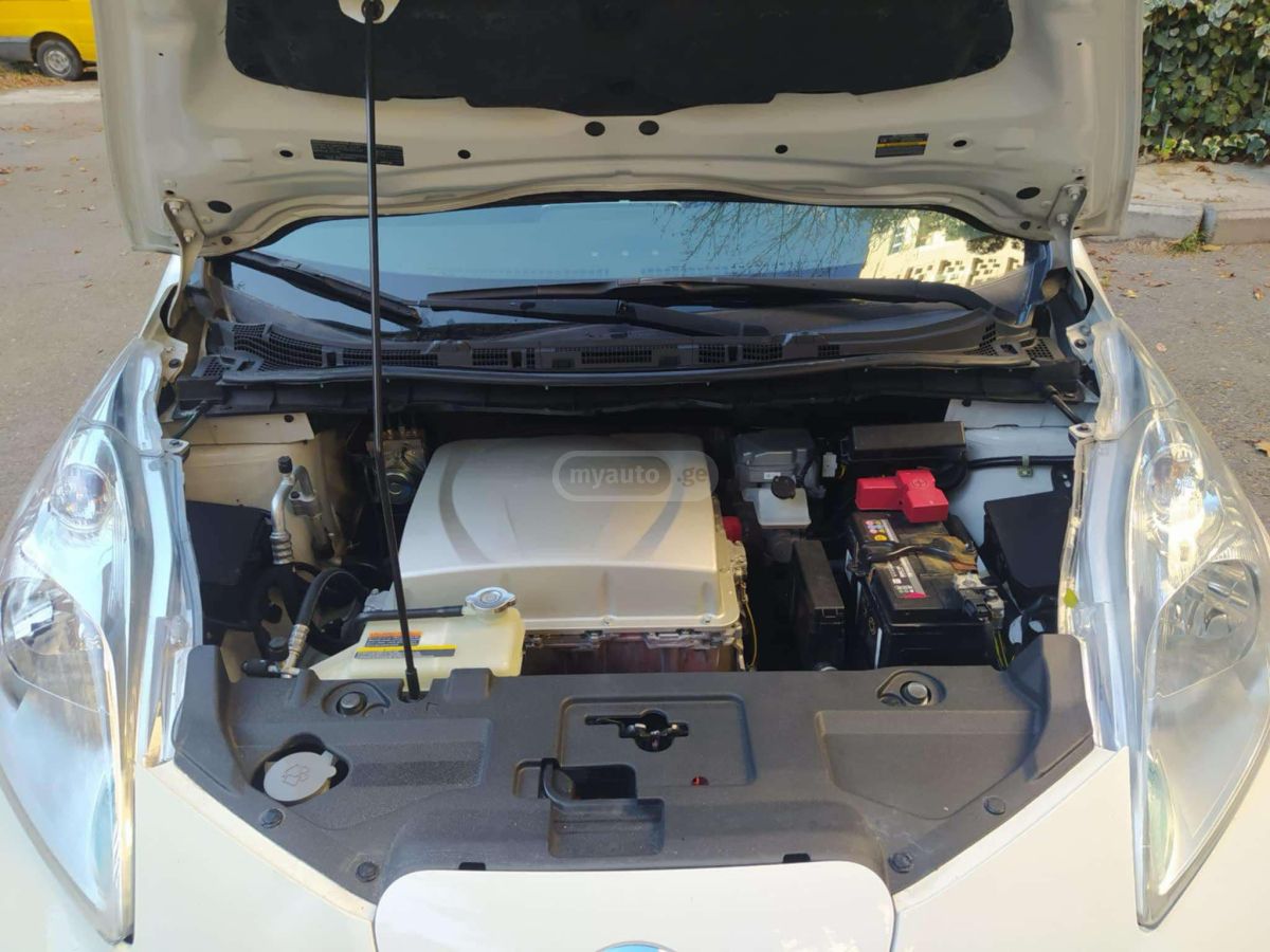 Nissan Leaf - фото 12