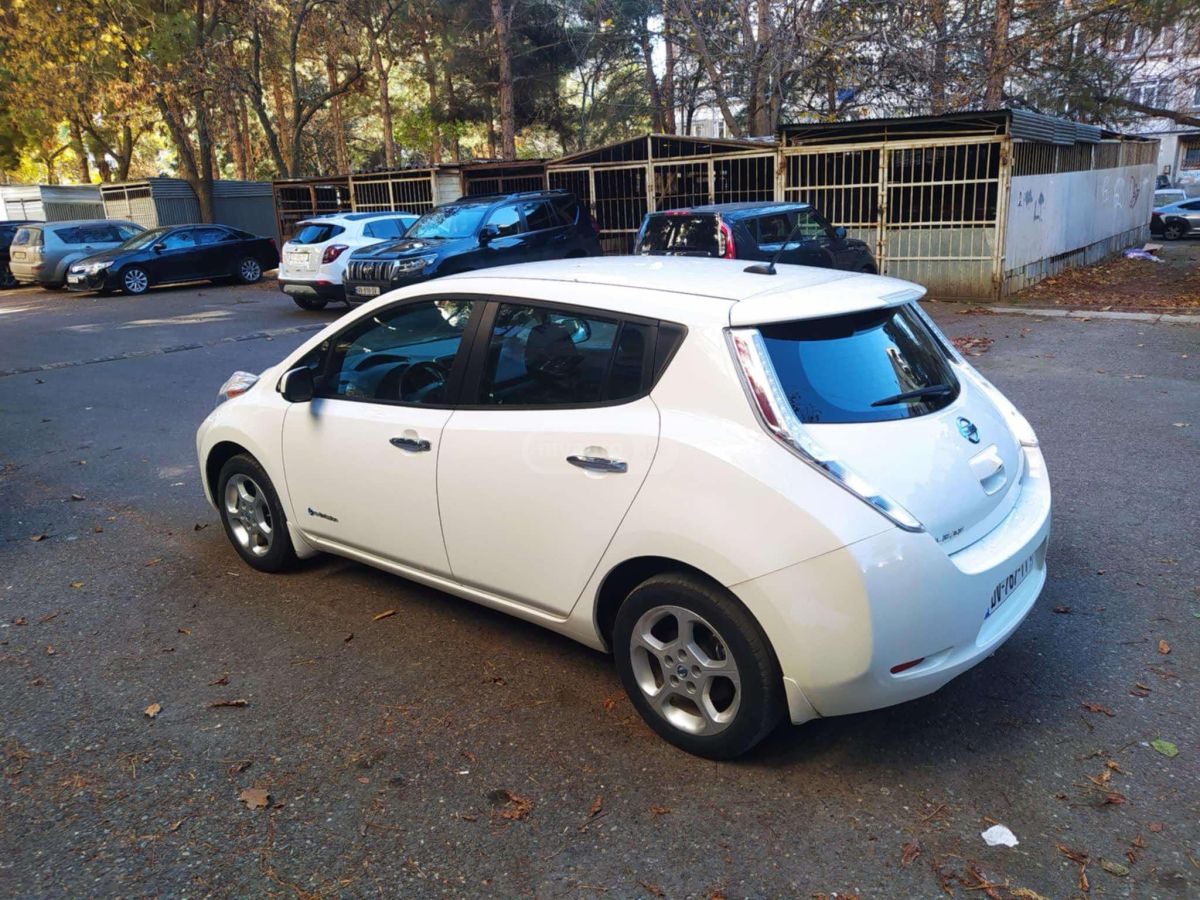 Nissan Leaf - фото 8