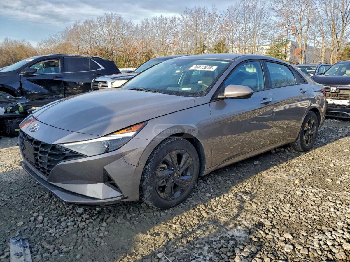 Hyundai Elantra - фото 1