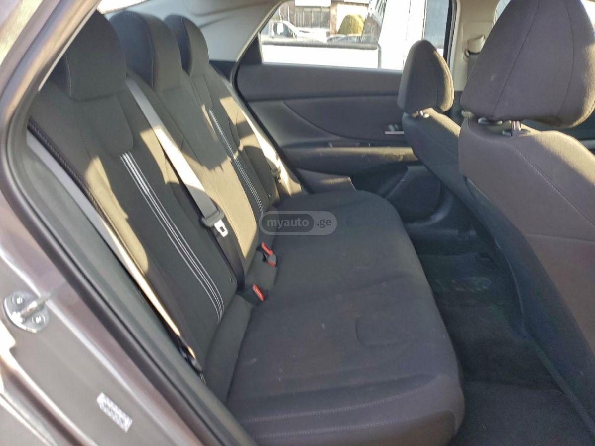 Hyundai Elantra - фото 10