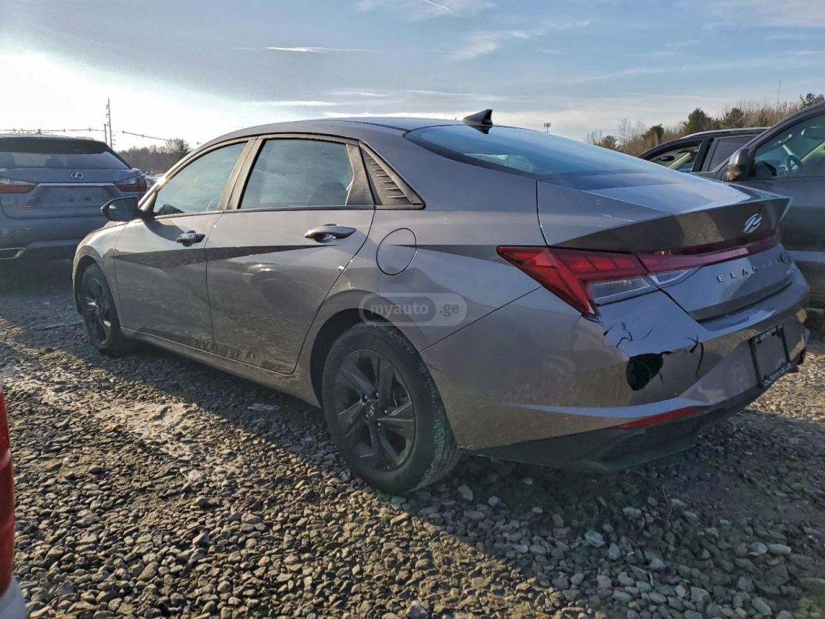 Hyundai Elantra - фото 2