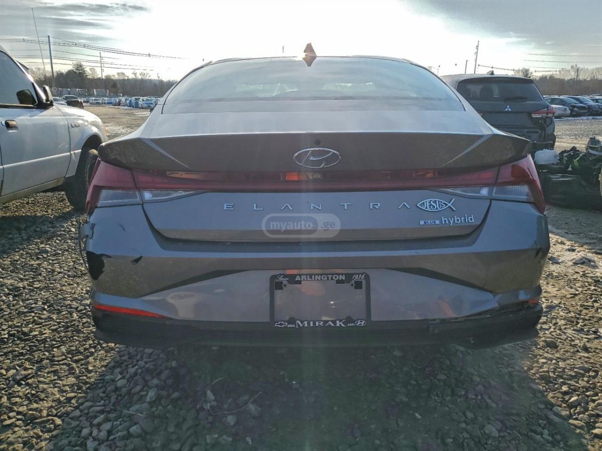 Hyundai Elantra - фото 6