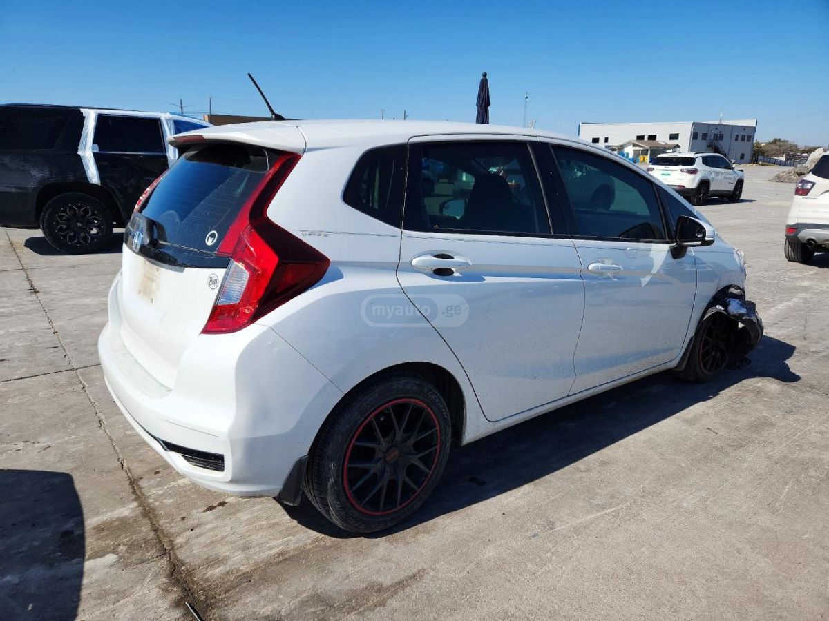 Honda FIT - фото 3
