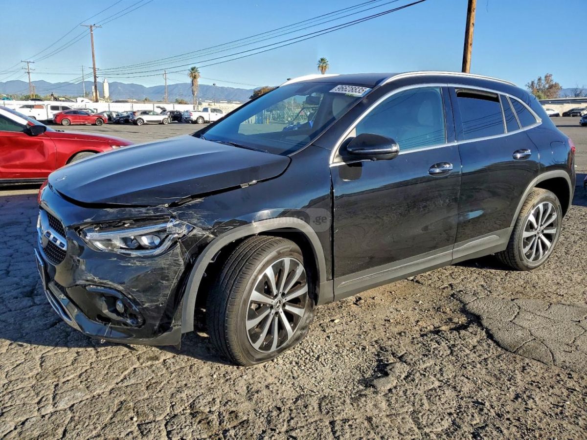 Mercedes-Benz GLA 250 - фото 1