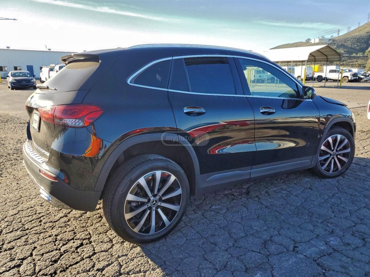 Mercedes-Benz GLA 250 - фото 3