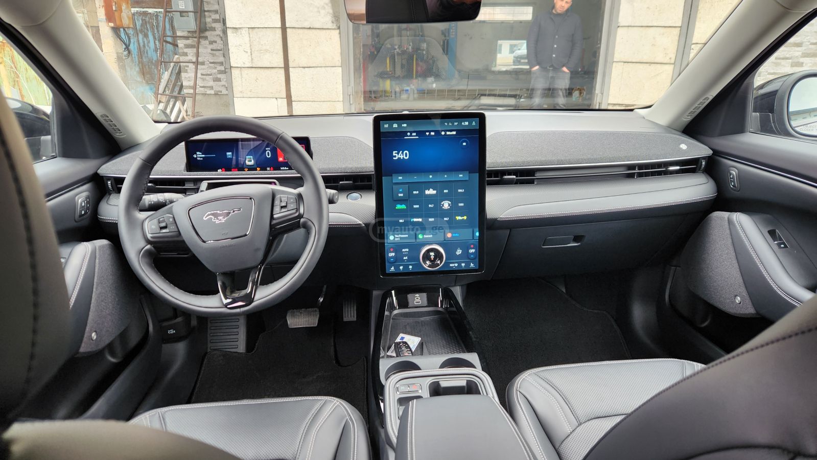 Ford Premium — миниатюра 7