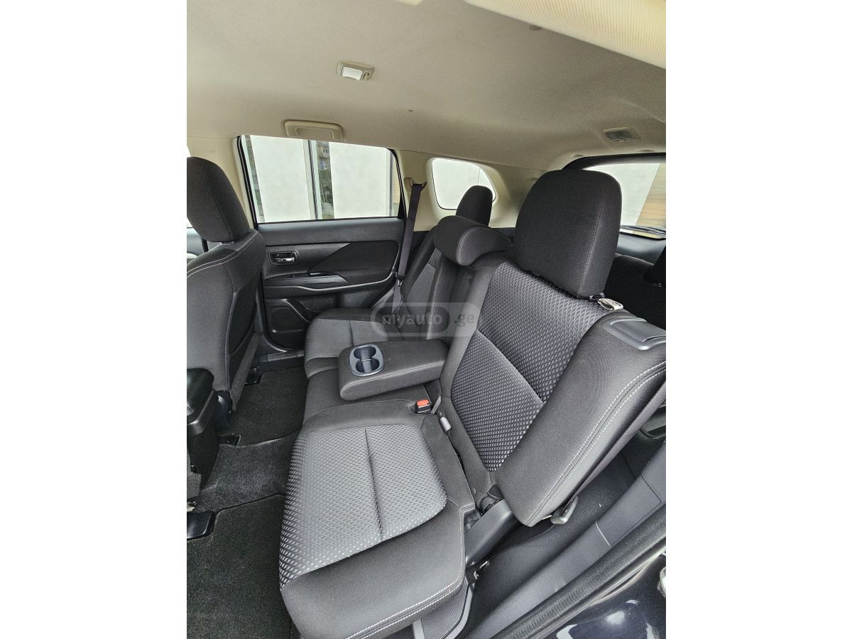 Mitsubishi Outlander - фото 11