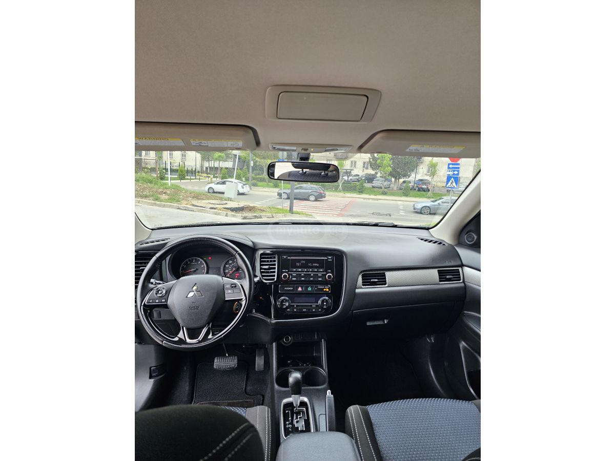 Mitsubishi Outlander - фото 12