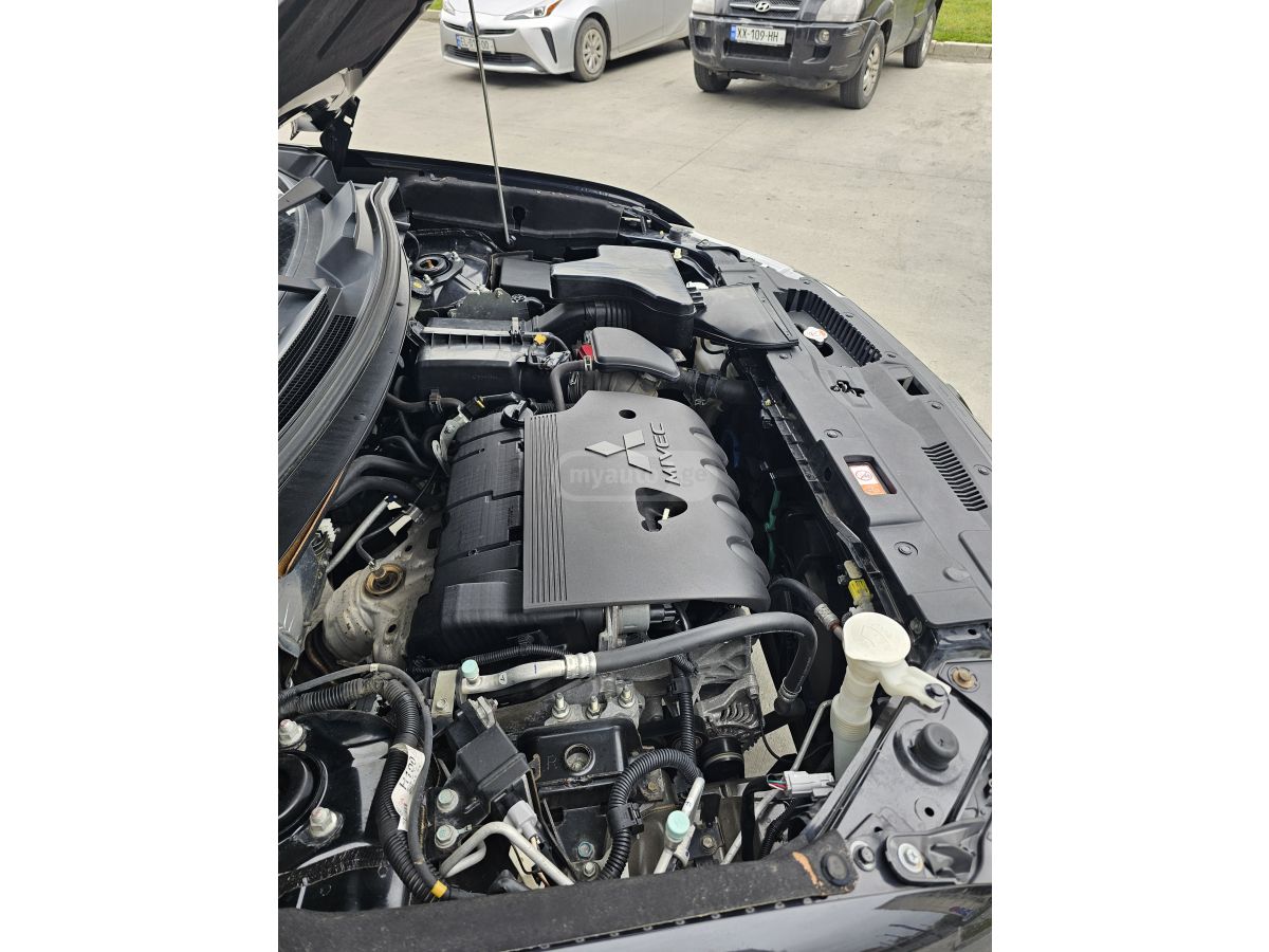 Mitsubishi Outlander - фото 14