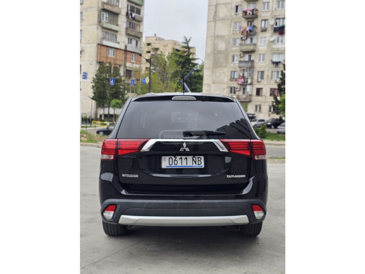 Mitsubishi Outlander - фото 7