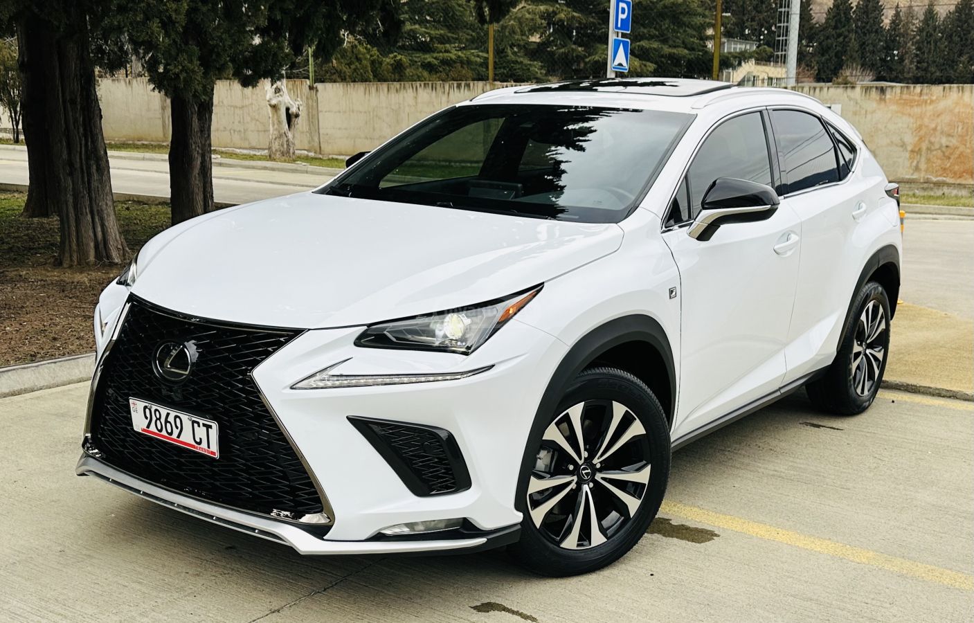 Lexus NX 300 - фото 1