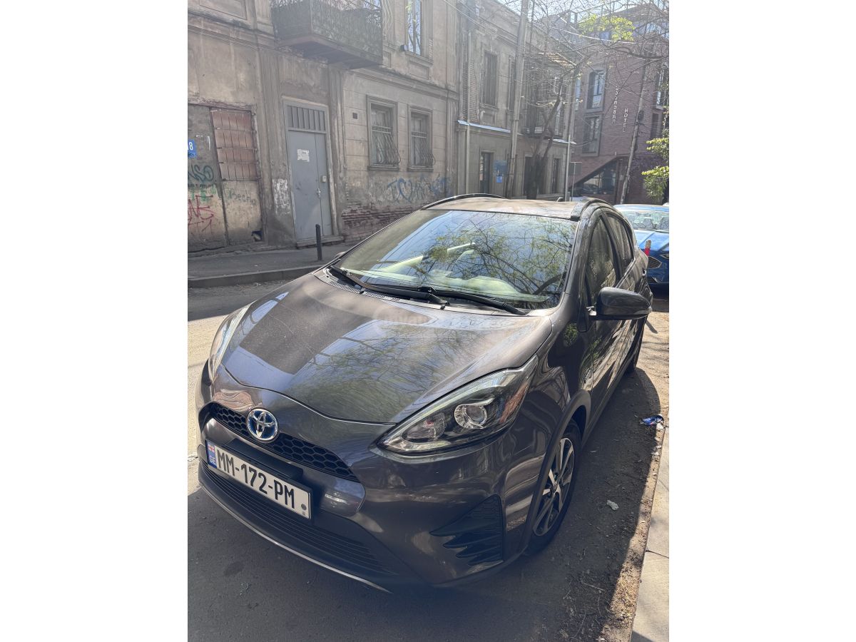 Toyota Prius C - фото 1