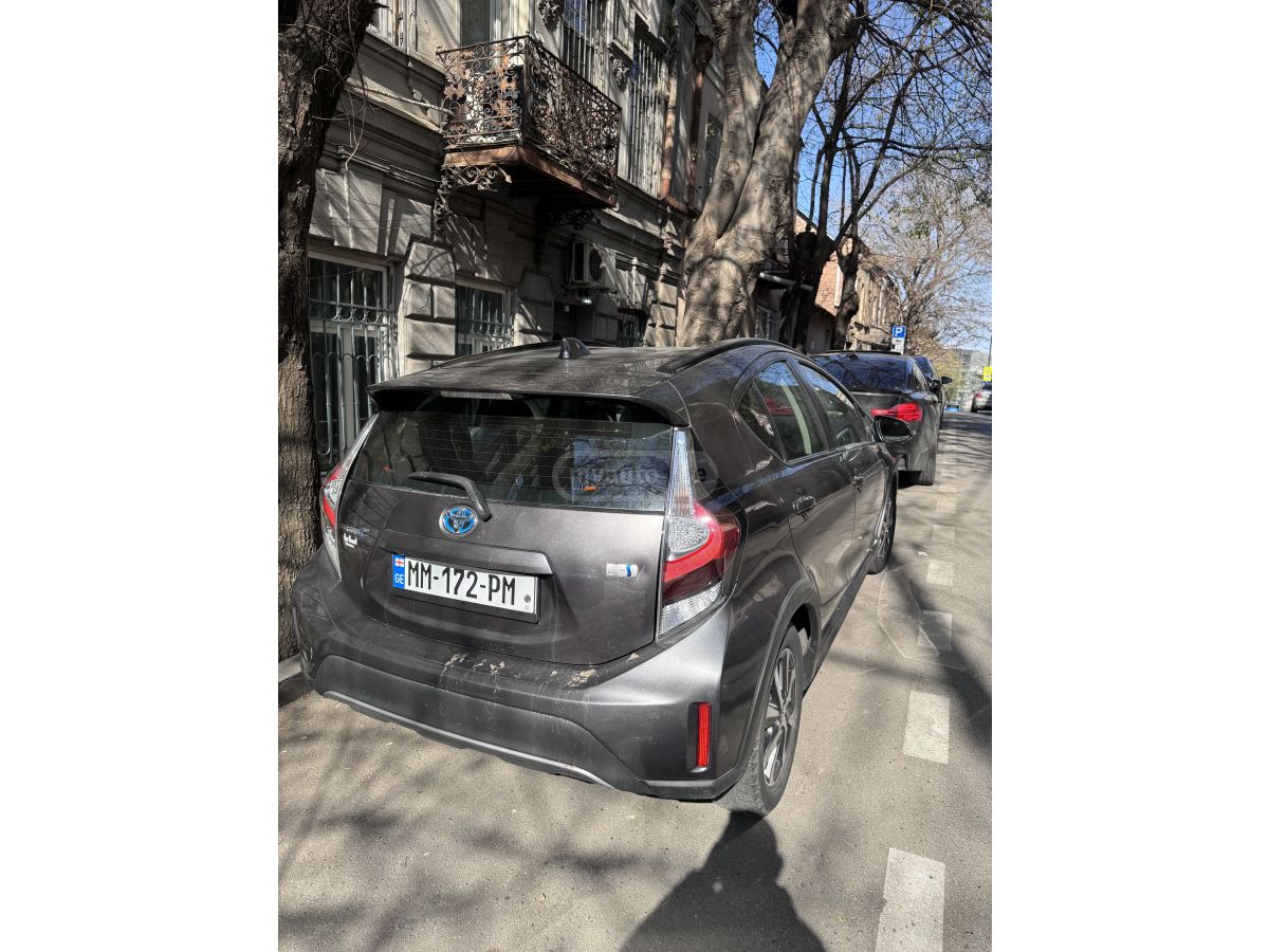 Toyota Prius C - фото 5