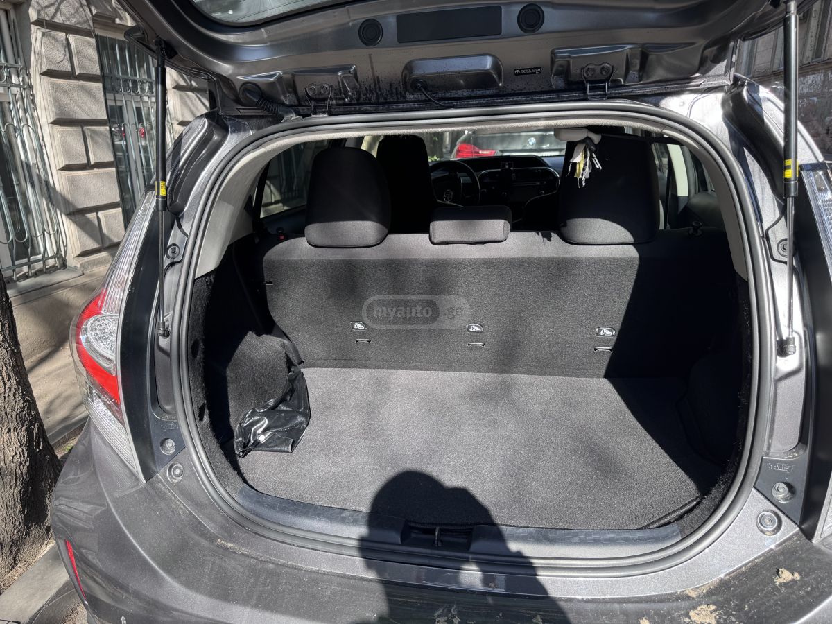 Toyota Prius C - фото 7