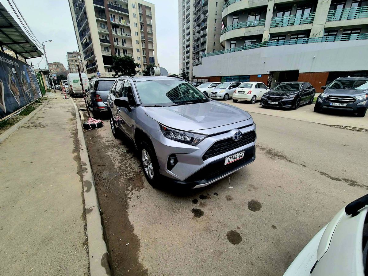 Toyota RAV 4 - фото 1