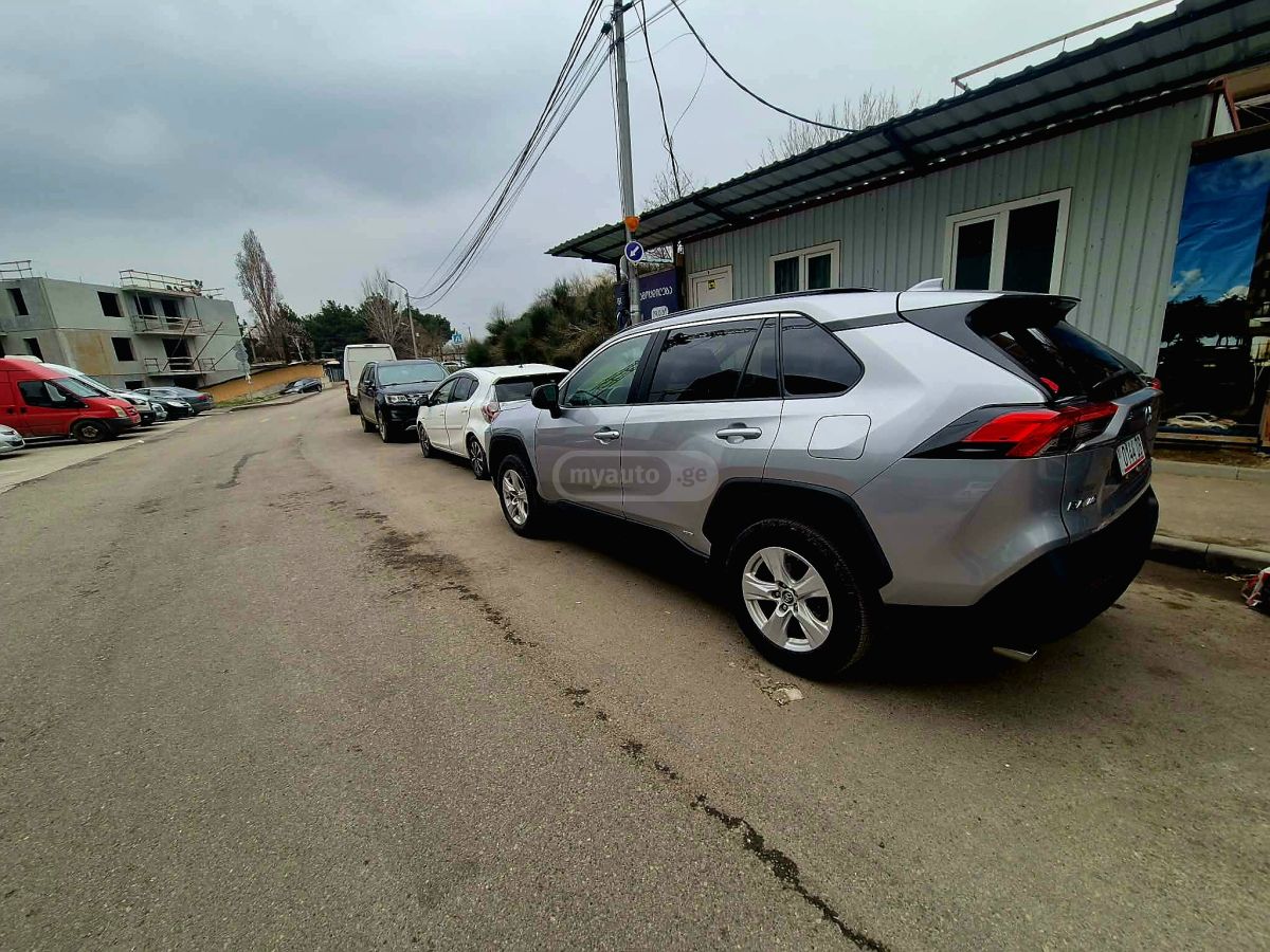 Toyota RAV 4 - фото 2