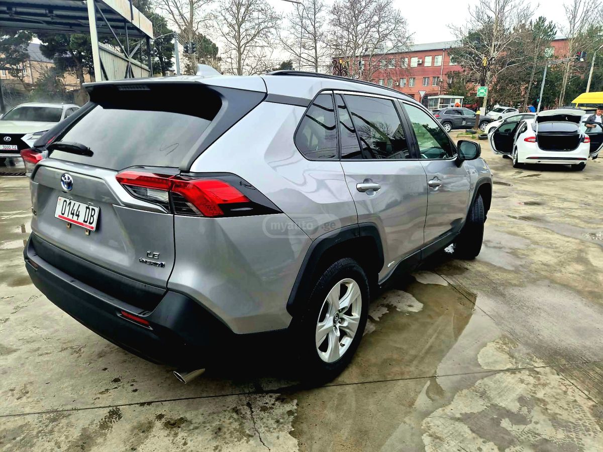 Toyota RAV 4 - фото 3