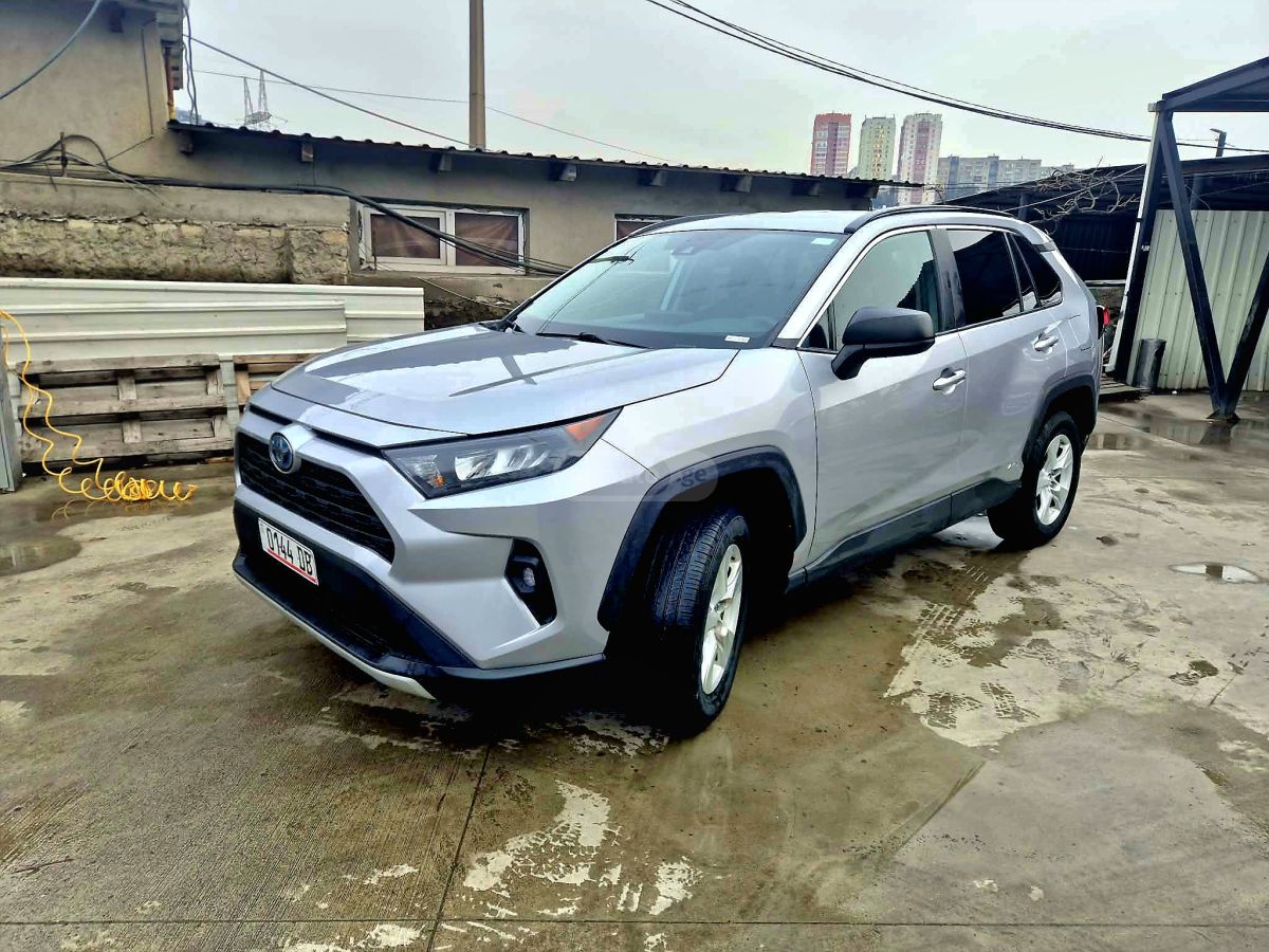 Toyota RAV 4 - фото 4