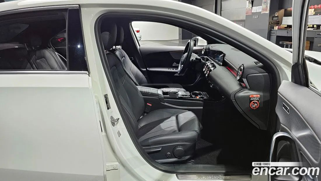 Mercedes-Benz A 45 AMG 2021 — миниатюра 10