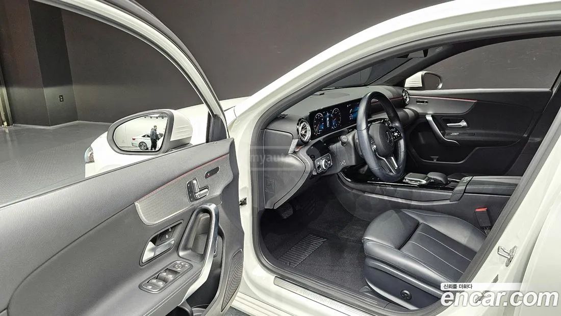 Mercedes-Benz A 45 AMG 2021 — миниатюра 11