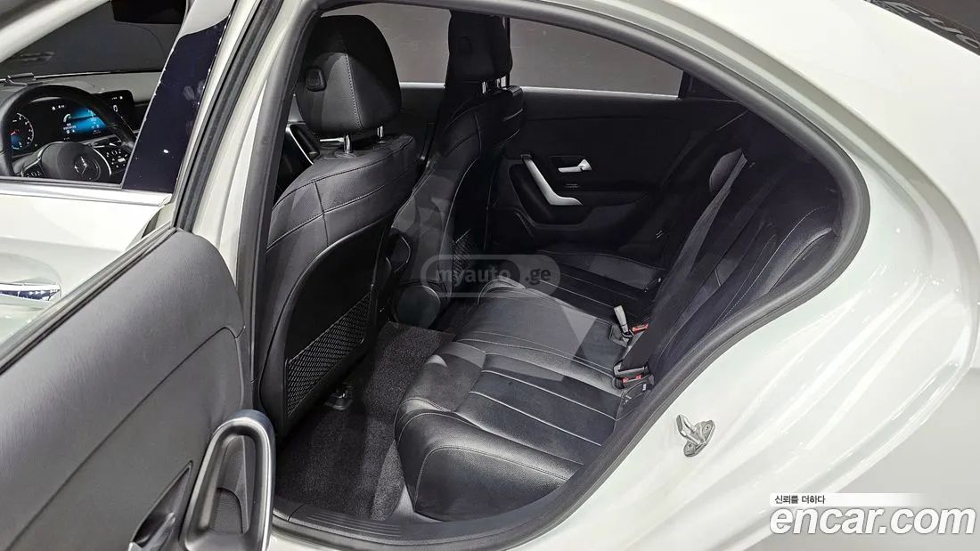 Mercedes-Benz A 45 AMG 2021 — миниатюра 12