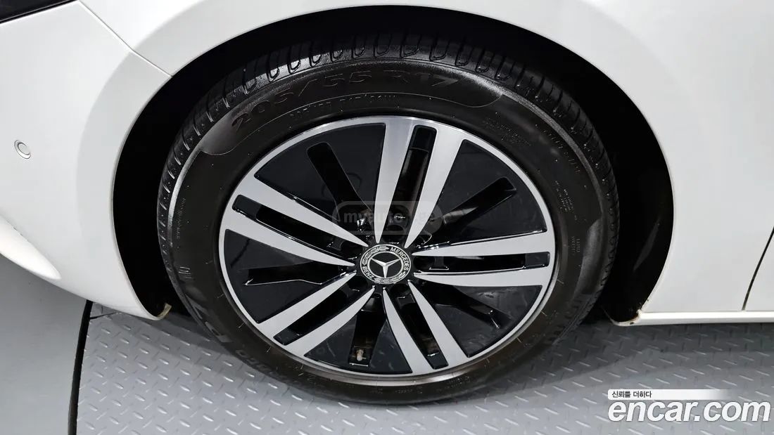 Mercedes-Benz A 45 AMG 2021 — миниатюра 5