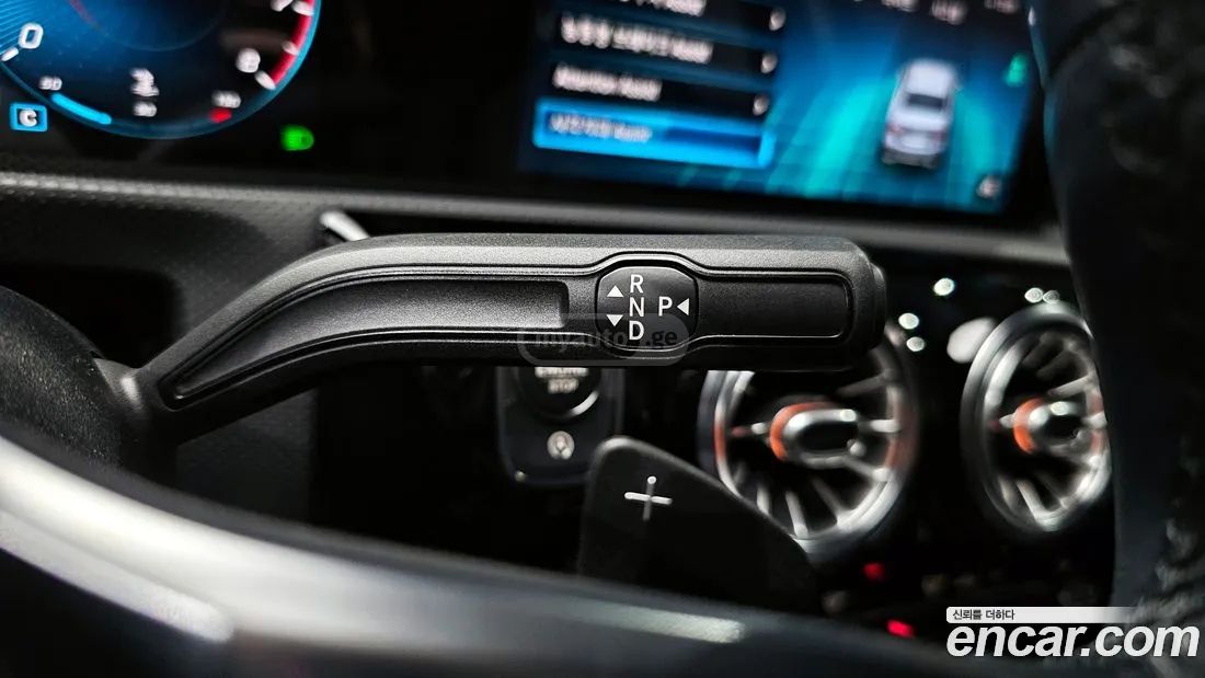 Mercedes-Benz A 45 AMG 2021 — миниатюра 9