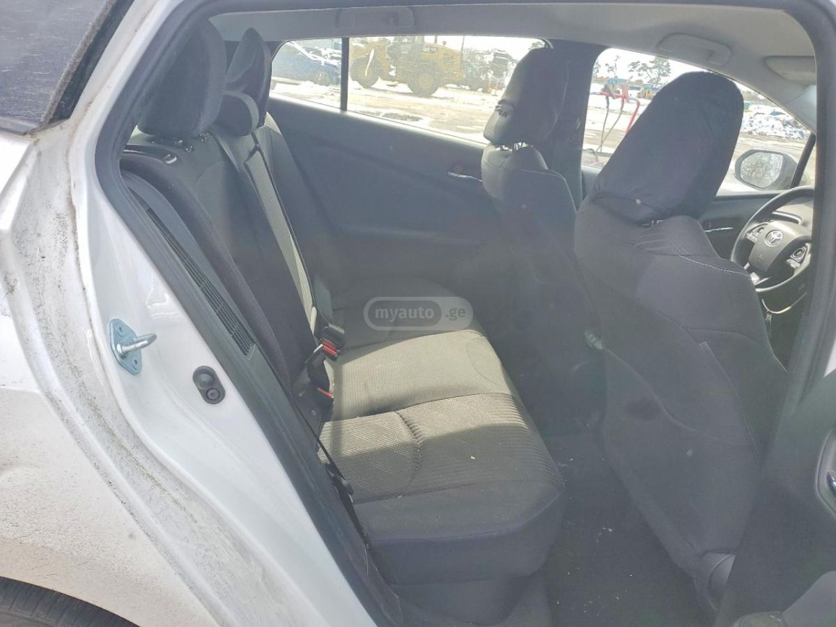 Toyota LE 5dr Front-Wheel Drive Hatch — миниатюра 10