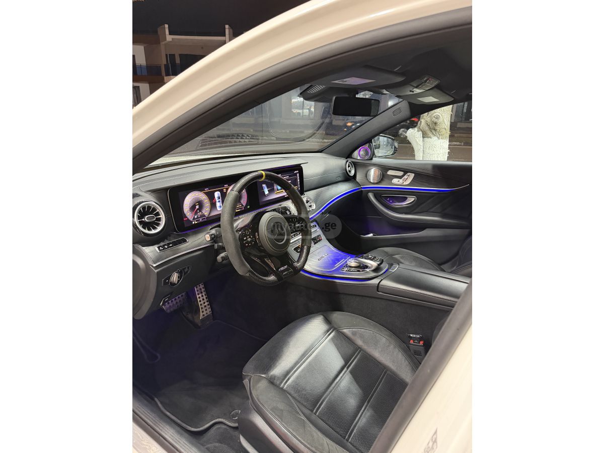 Mercedes-Benz E43 AMG - фото 9