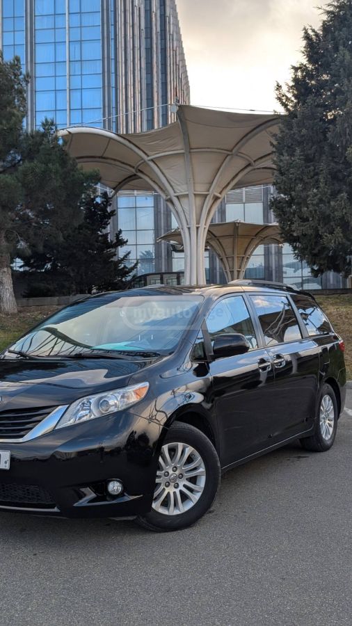 Toyota Sienna - фото 3