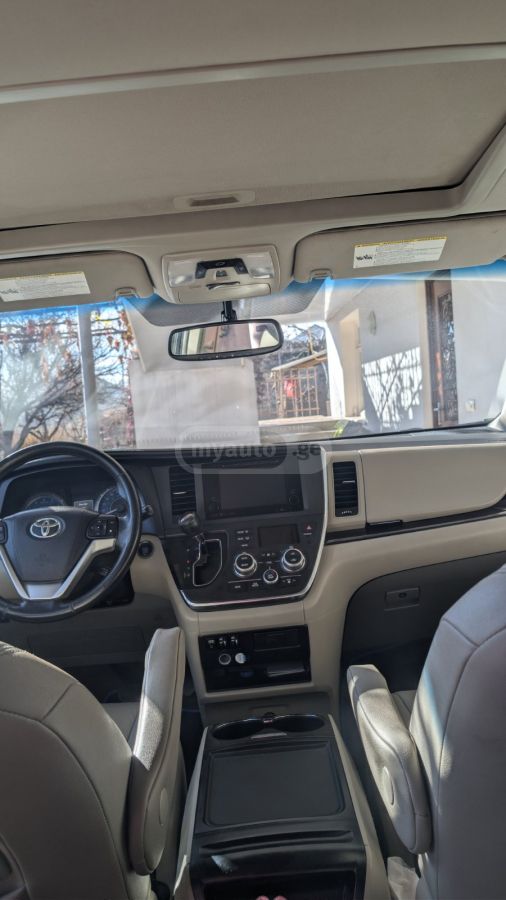 Toyota Sienna - фото 4