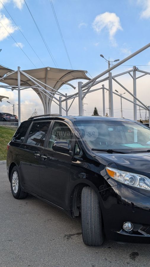 Toyota Sienna - фото 7