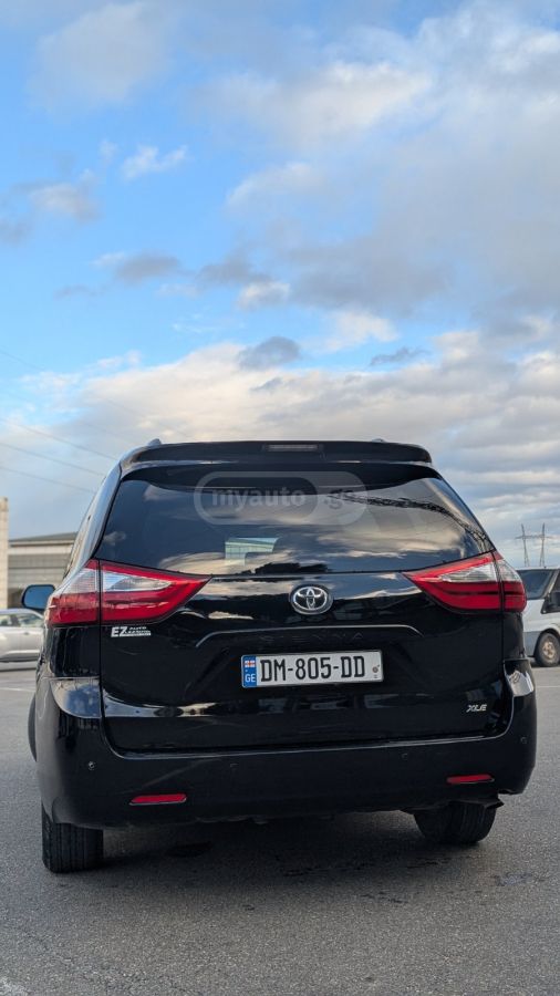 Toyota Sienna - фото 8