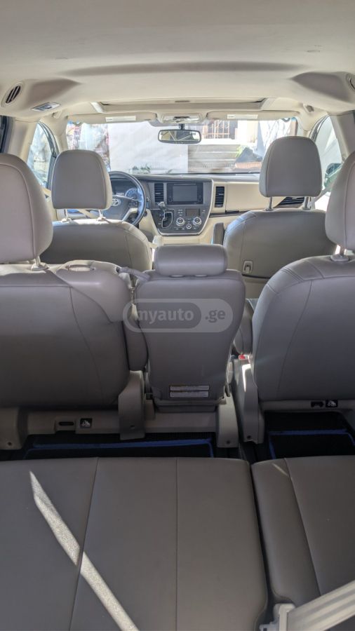 Toyota Sienna - фото 9