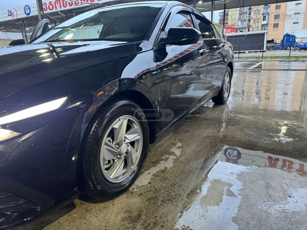 Hyundai Elantra - фото 3