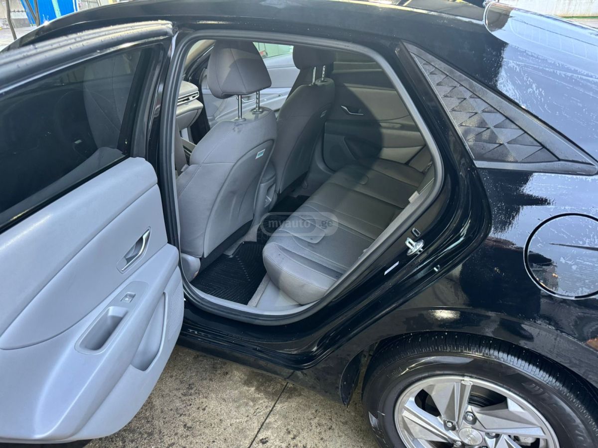 Hyundai Elantra - фото 8