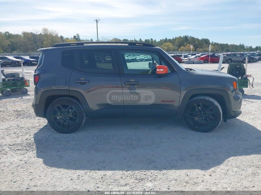 Jeep Renegade - фото 13