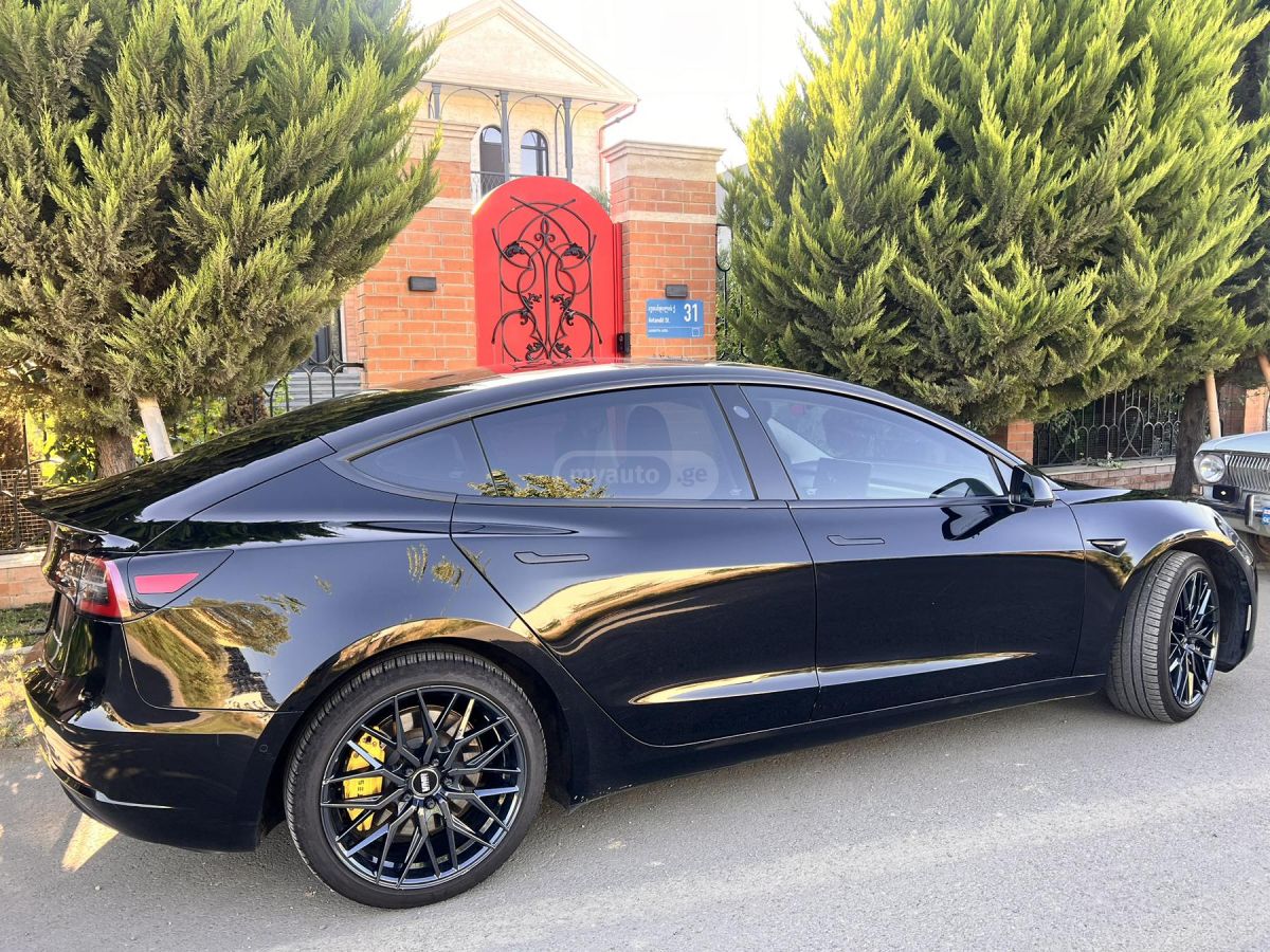 Tesla Model 3 - фото 3
