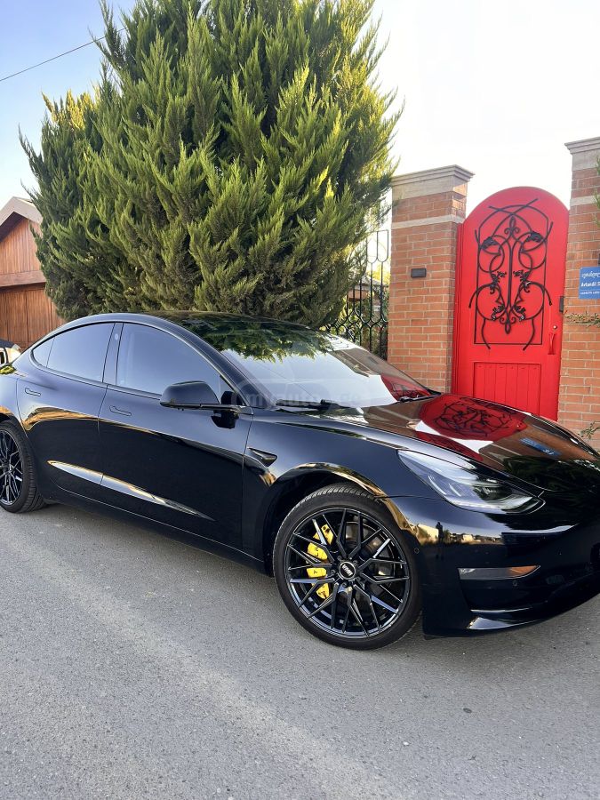 Tesla Model 3 - фото 8