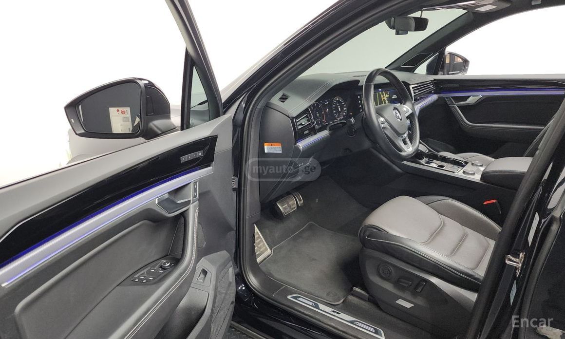 Volkswagen Touareg - фото 10