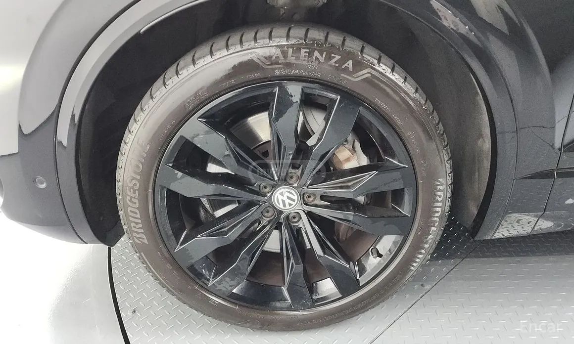 Volkswagen Touareg - фото 5