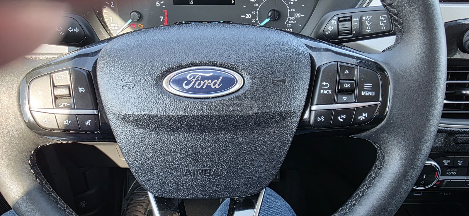 Ford Escape - фото 10