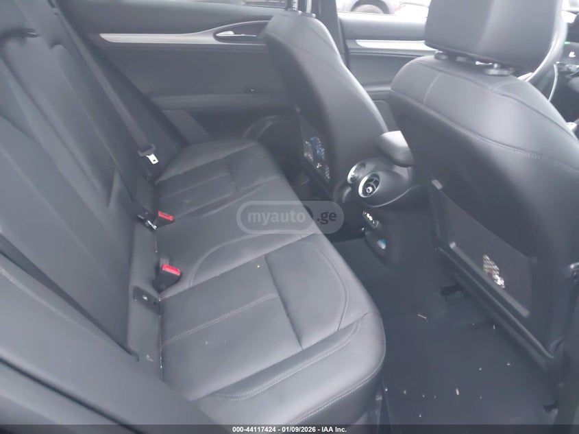 Alfa Romeo Stelvio 2024 — миниатюра 8