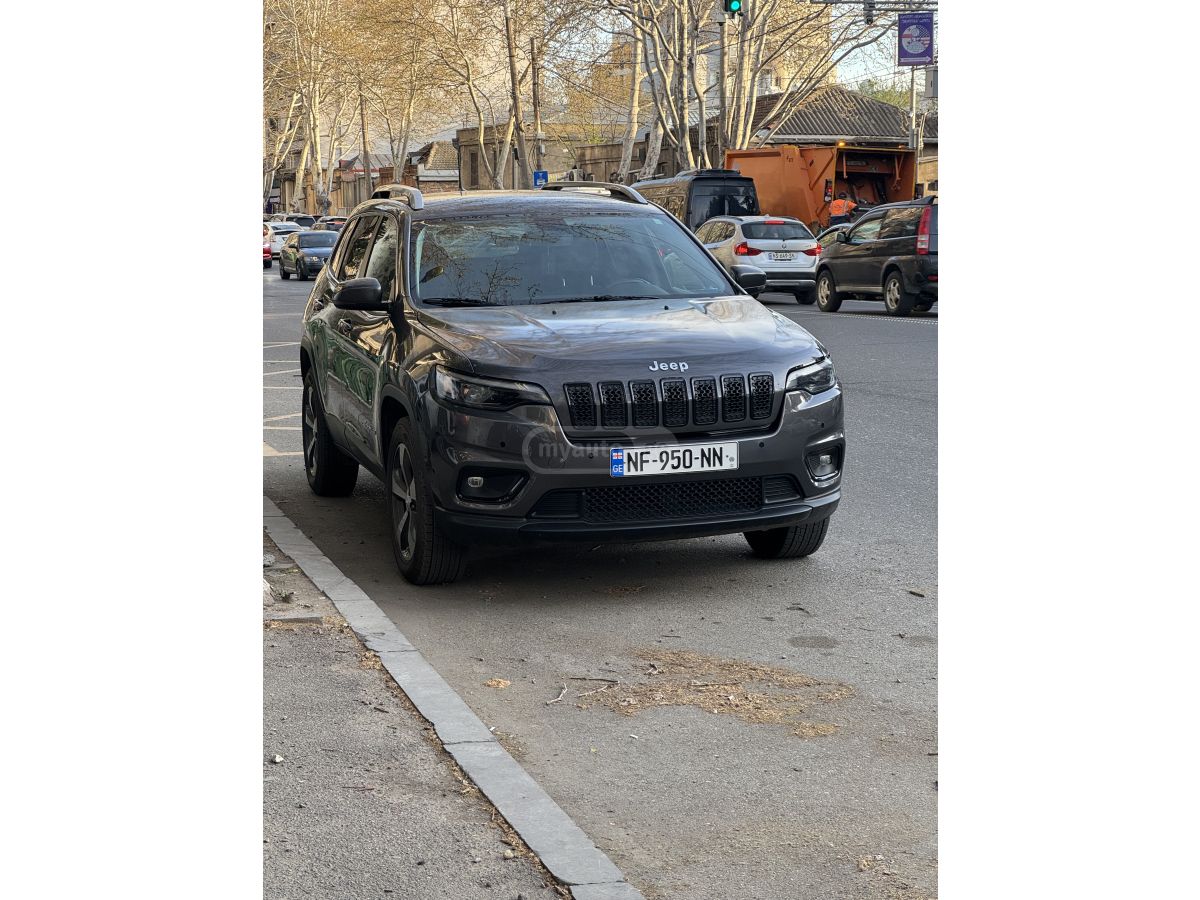 Jeep Cherokee - фото 1