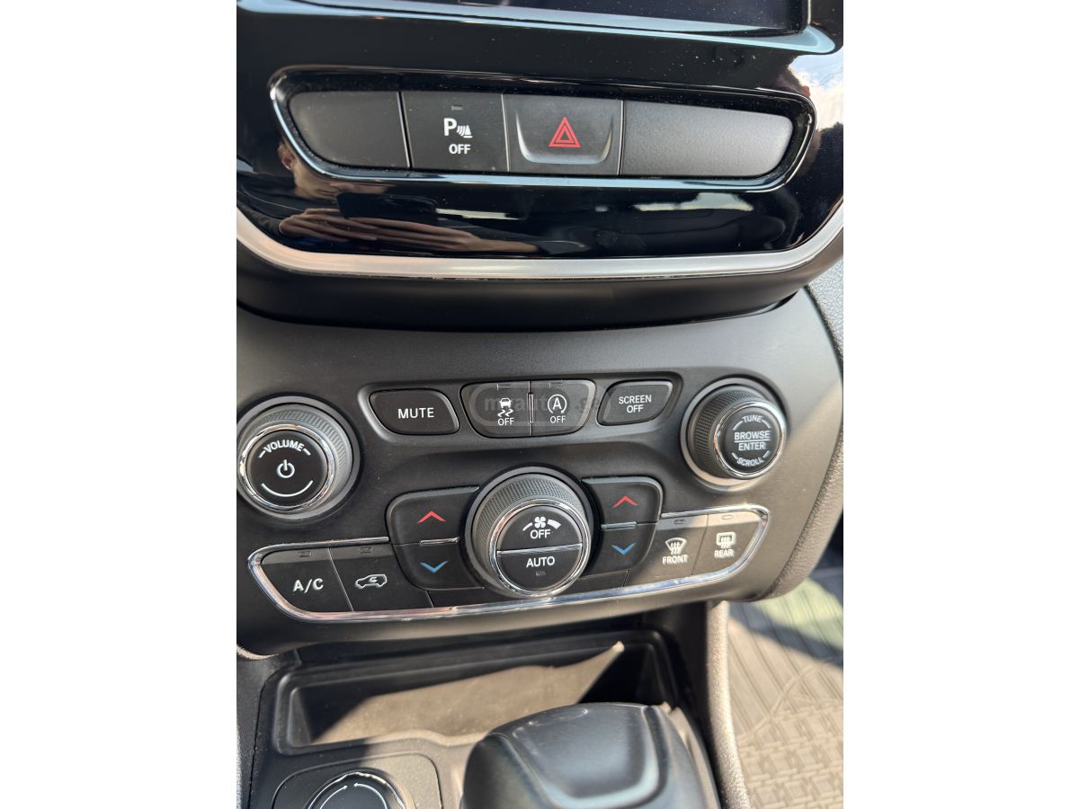 Jeep Cherokee - фото 11