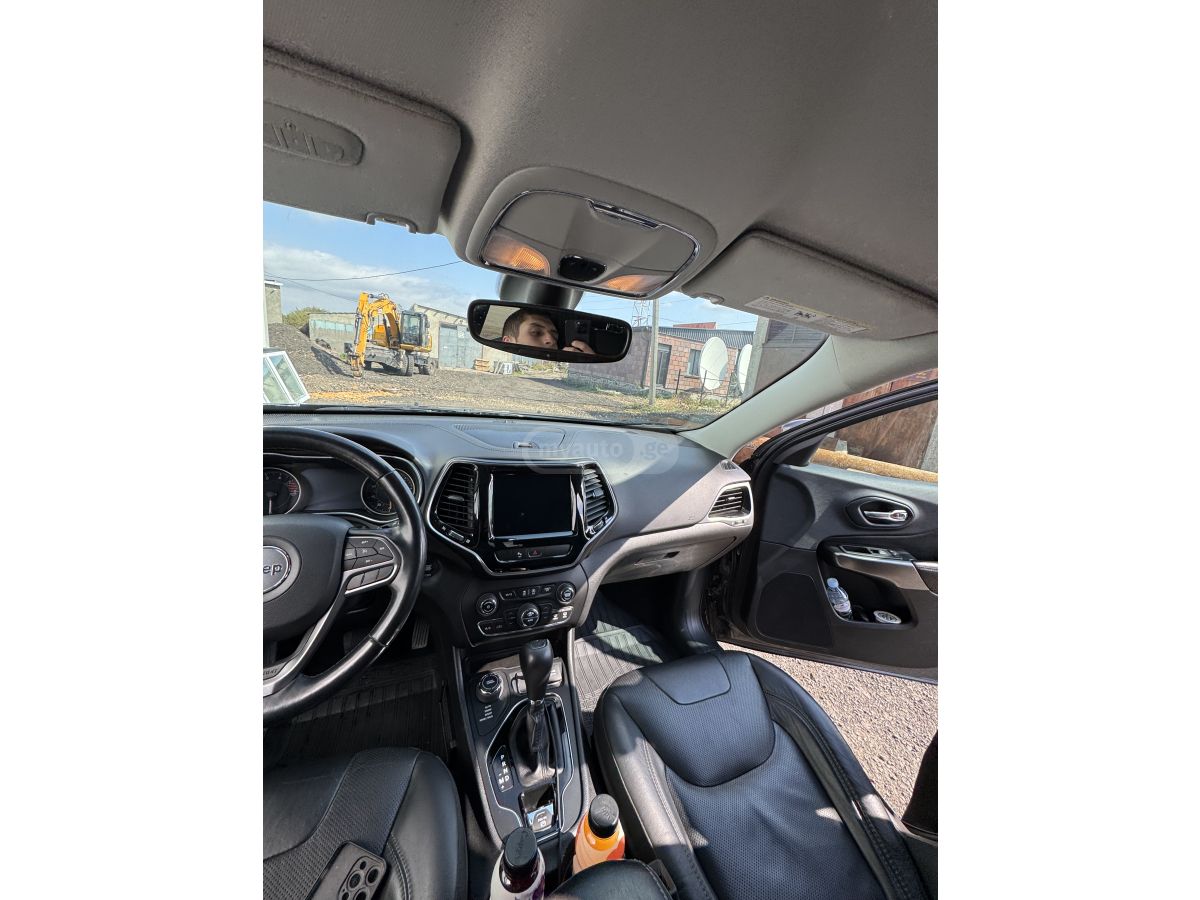 Jeep Cherokee - фото 12