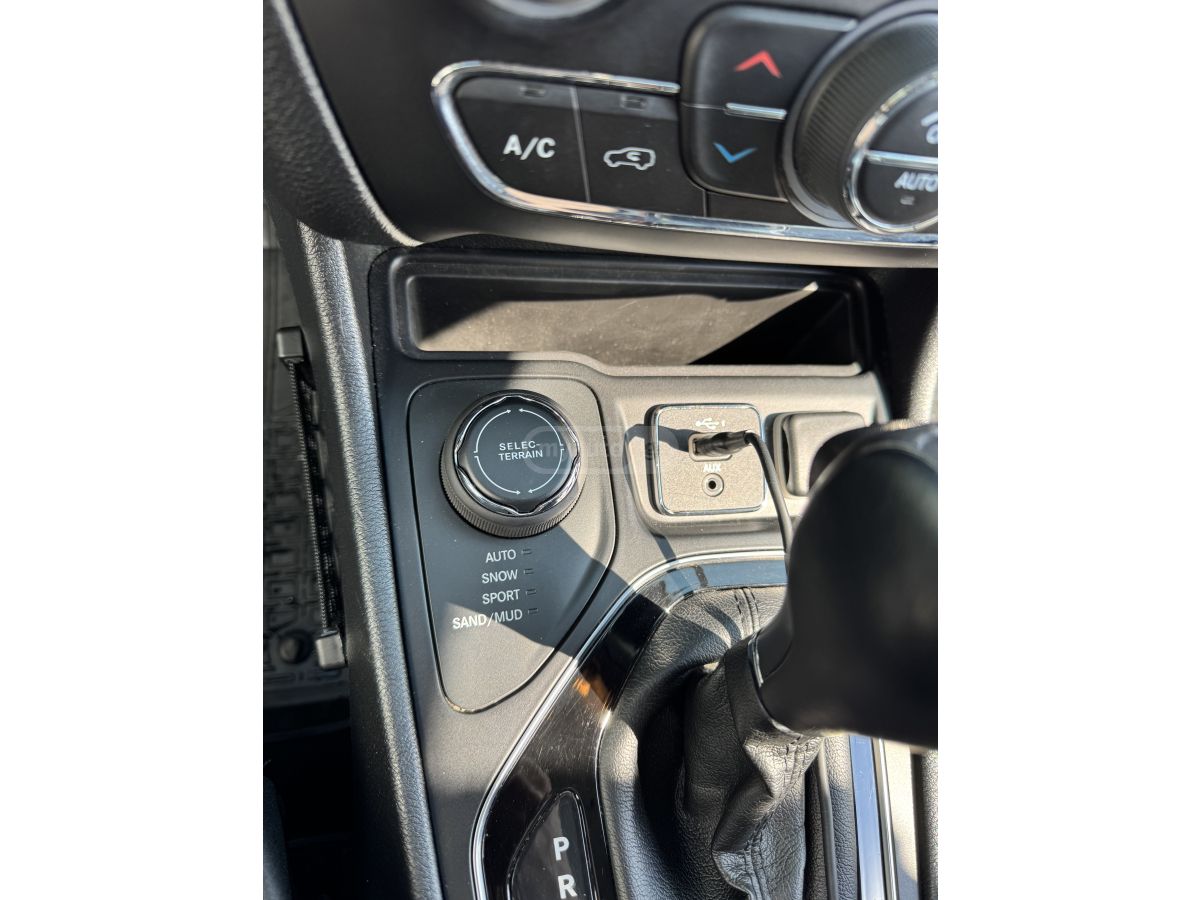 Jeep Cherokee - фото 14