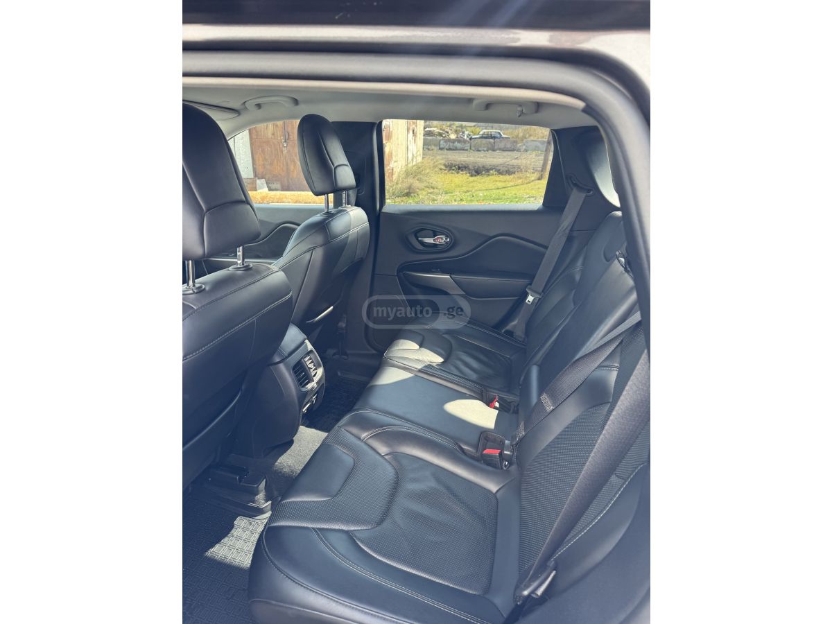 Jeep Cherokee - фото 7