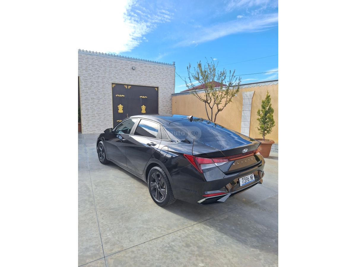 Hyundai Elantra - фото 7