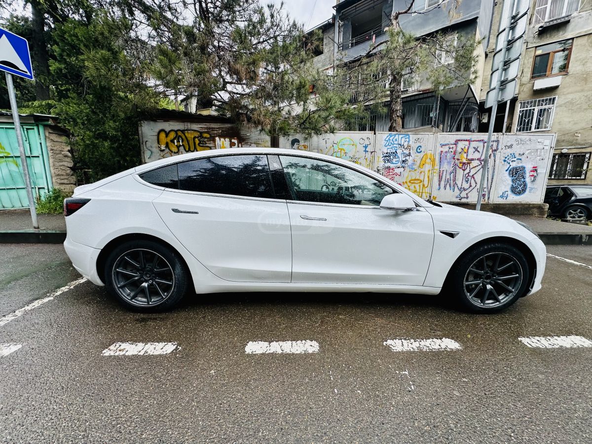 Tesla Model 3 - фото 2